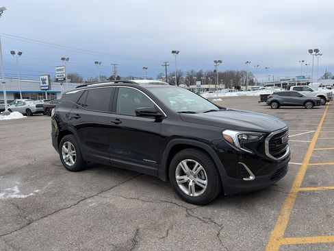Used 2019 GMC Terrain SLE w/ Driver Convenience Package image 2