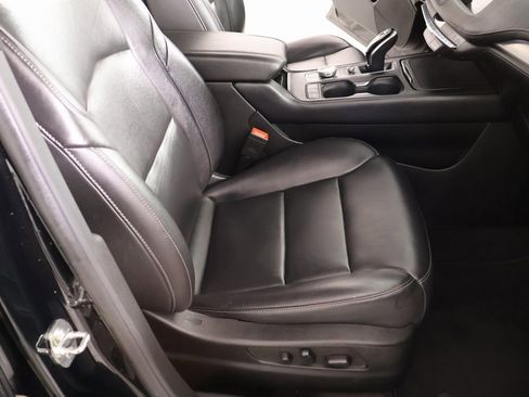 Used 2022 Cadillac XT4 Premium Luxury w/ Safety Alert Package image 12