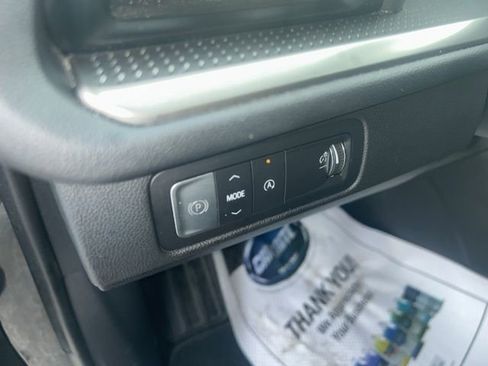 Used 2025 Chevrolet Traverse LT image 15