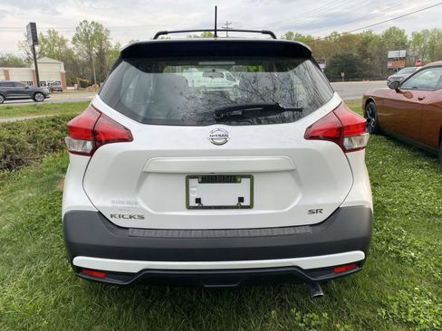 Used 2019 Nissan Kicks SR w/ SR Premium Package image 6