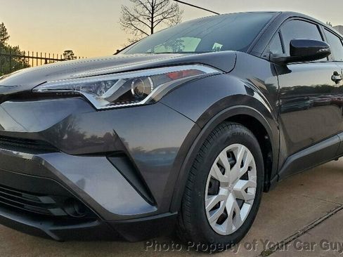 Used 2019 Toyota C-HR LE image 2