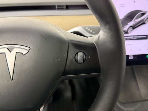 Used 2021 Tesla Model Y Standard Range image 23