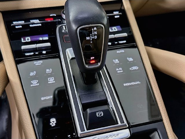 Used 2021 Porsche Cayenne AWD/4WD image 18