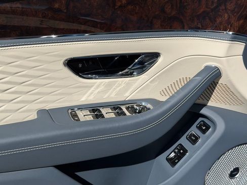 New 2026 Bentley Flying Spur Plug-In Hybrid image 19