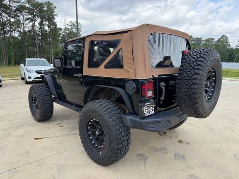 Used 2018 Jeep Wrangler Sport AWD/4WD image 3
