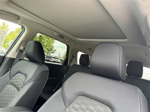 New 2025 Nissan Pathfinder SV w/ SV Premium Package image 27