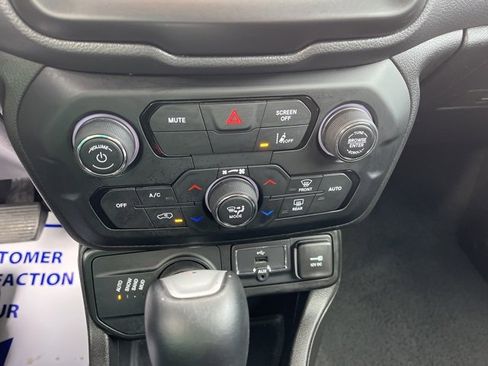 Used 2023 Jeep Renegade Latitude image 15