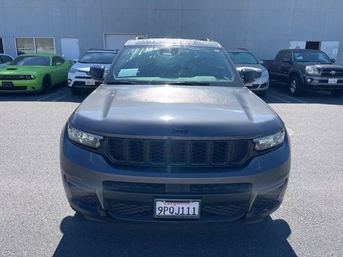 Used 2025 Jeep Grand Cherokee L Laredo image 2