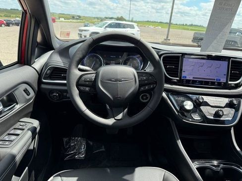 New 2026 Chrysler Pacifica Limited w/ S Appearance Package image 23