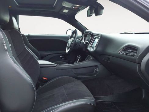 Used 2016 Dodge Challenger SRT Hellcat RWD image 9
