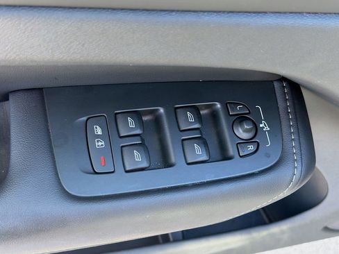 Used 2023 Volvo XC60 B5 Ultimate w/ Climate Package image 24