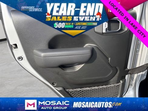 Used 2022 Jeep Gladiator Willys image 19