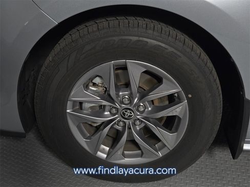 Used 2022 Toyota Sienna XLE image 9