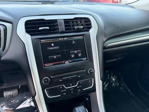 Used 2016 Ford Fusion SE FWD image 28