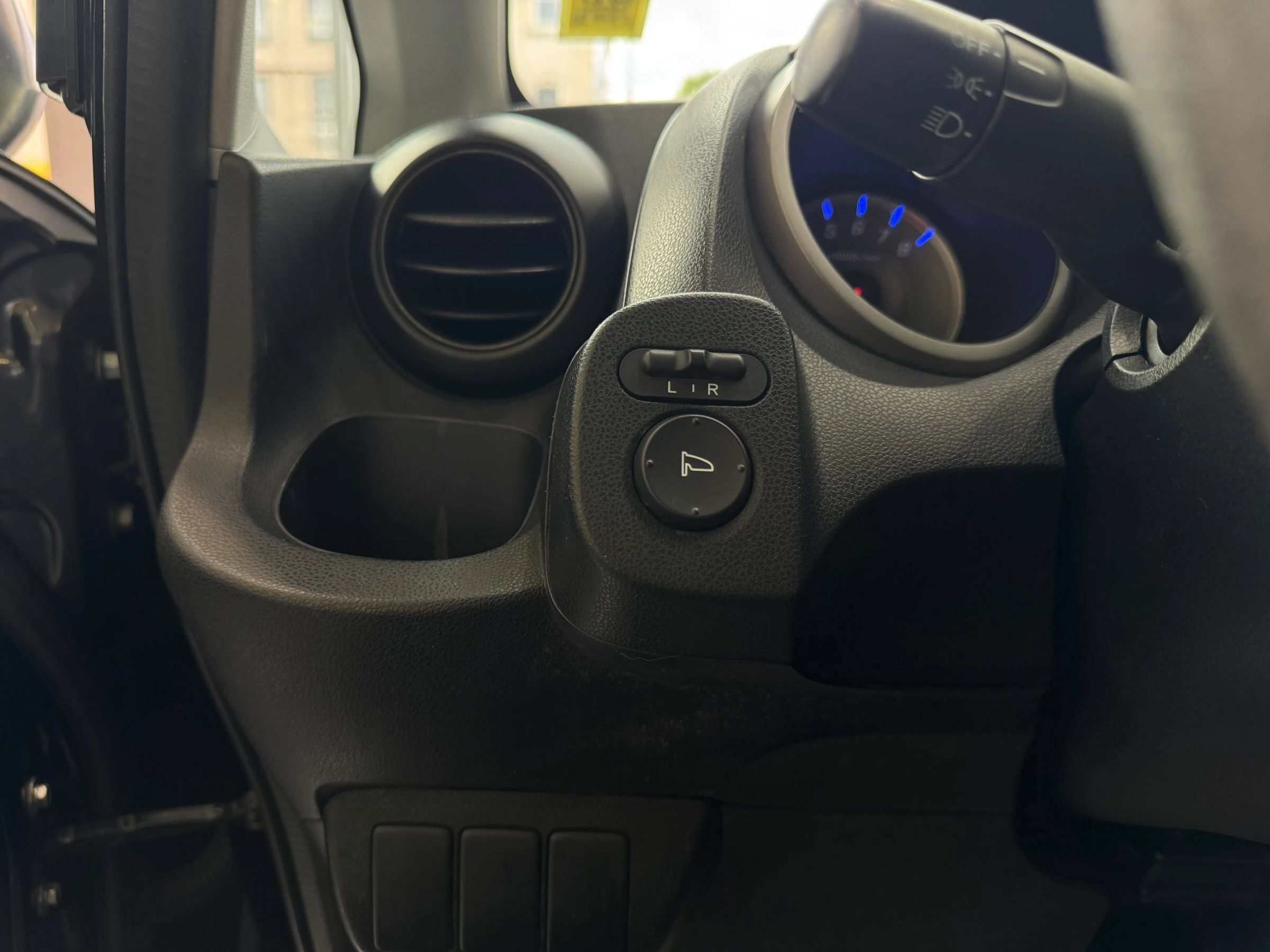Used 2010 Honda Fit image 10