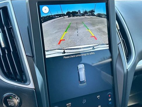 Used 2024 Ford Edge SE w/ Black Appearance Package image 13