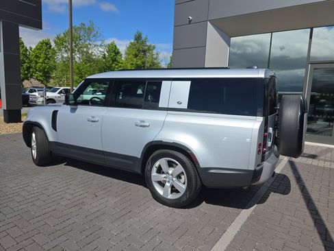 Certified 2023 Land Rover Defender 130 SE AWD/4WD image 7