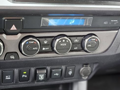 Used 2021 Toyota Tacoma TRD Sport w/ Technology Package image 23