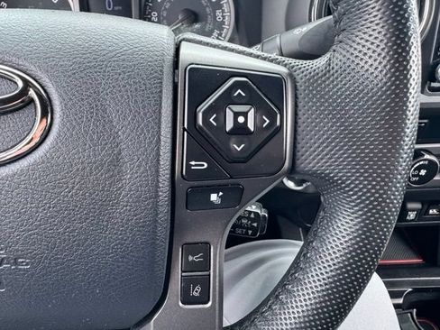 Used 2020 Toyota Tacoma TRD Sport w/ Technology Package AWD/4WD image 17