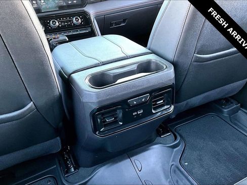 Used 2024 GMC Sierra 1500 AT4 w/ Technology Package image 11