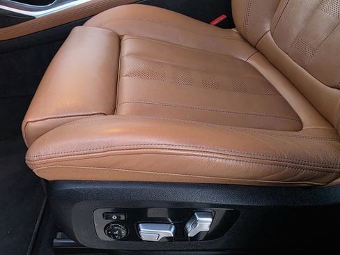 Used 2022 BMW X7 xDrive40i w/ Premium Package image 18