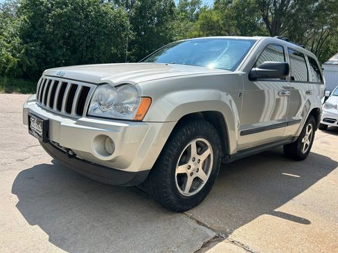 Used 2007 Jeep Grand Cherokee Laredo AWD/4WD image 3
