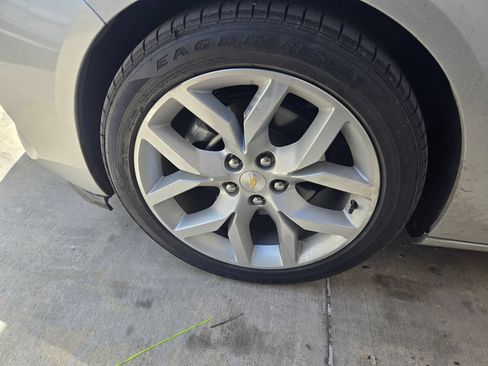 Used 2017 Chevrolet Impala Premier FWD image 10