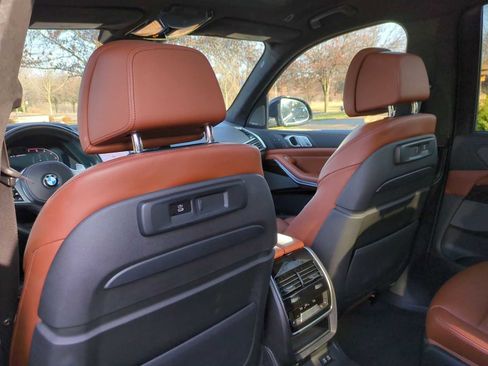 Used 2020 BMW X7 M50i w/ Dynamic Handling Package image 19