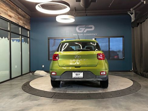 Used 2023 Hyundai Venue SEL image 4