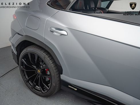 Used 2024 Lamborghini Urus S image 8