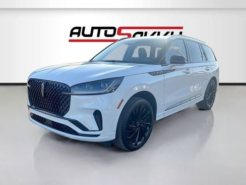 Used 2025 Lincoln Aviator Reserve w/ Jet Appearance Package image 3
