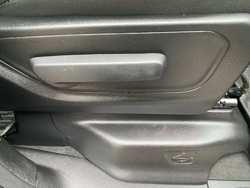 Used 2022 RAM 1500 Big Horn AWD/4WD image 12