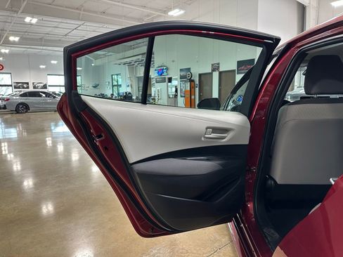 Used 2025 Toyota Corolla LE image 29