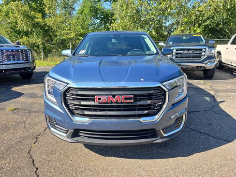 Used 2024 GMC Terrain SLE AWD/4WD image 9
