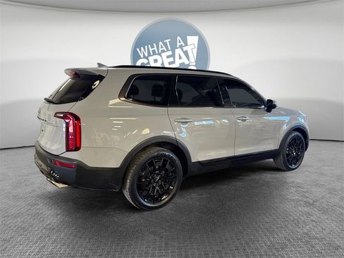 Used 2022 Kia Telluride SX w/ Nightfall Edition Package image 3