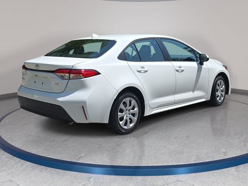 Used 2024 Toyota Corolla LE FWD image 5
