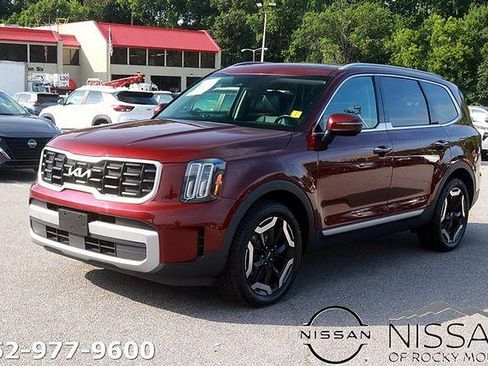 Used 2023 Kia Telluride S w/ S Sunroof Package FWD image 3