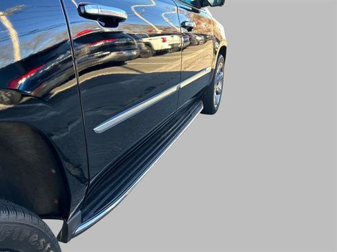 Used 2017 Cadillac Escalade ESV Luxury image 14