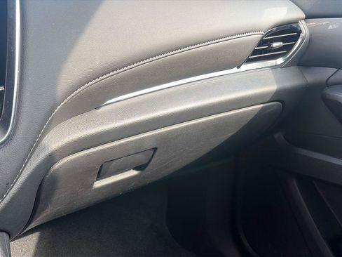 Used 2023 Chevrolet Traverse LT AWD/4WD image 18
