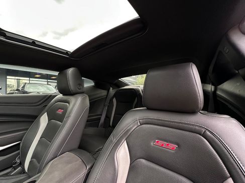 Used 2018 Chevrolet Camaro SS RWD image 15
