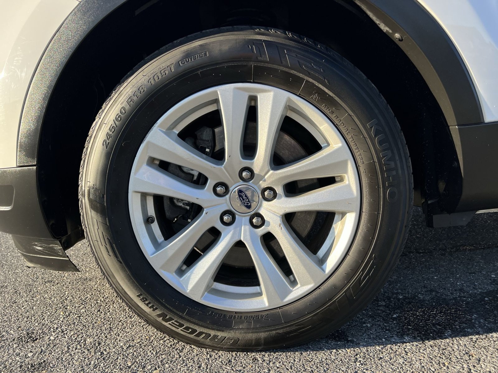 Used 2018 Ford Explorer XLT w/ Equipment Group 202A AWD/4WD image 20