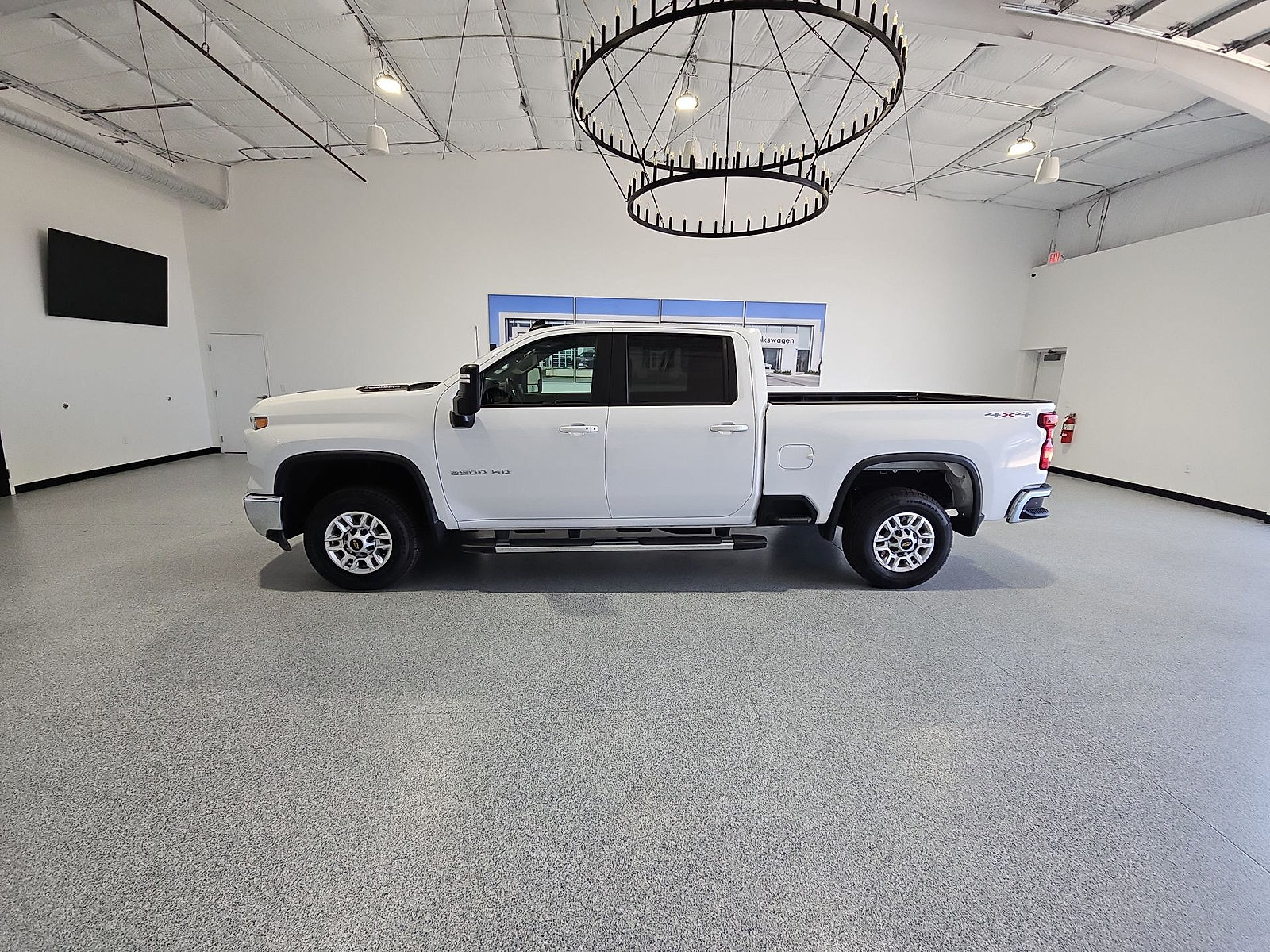 Used 2025 Chevrolet Silverado 2500 LT w/ Convenience Package AWD/4WD image 5