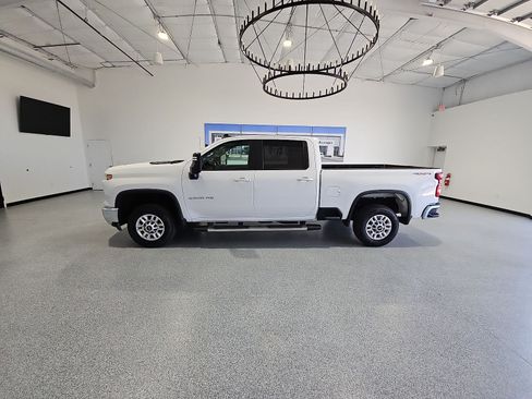 Used 2025 Chevrolet Silverado 2500 LT w/ Convenience Package AWD/4WD image 5