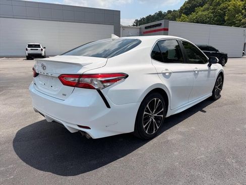 Used 2020 Toyota Camry SE FWD image 4