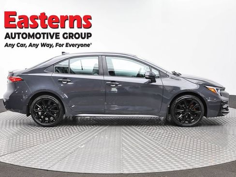 Used 2025 Toyota Corolla SE image 4