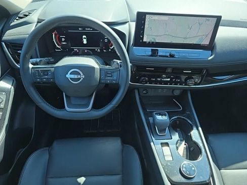 Used 2025 Nissan Rogue SL w/ Tech Package AWD/4WD image 11