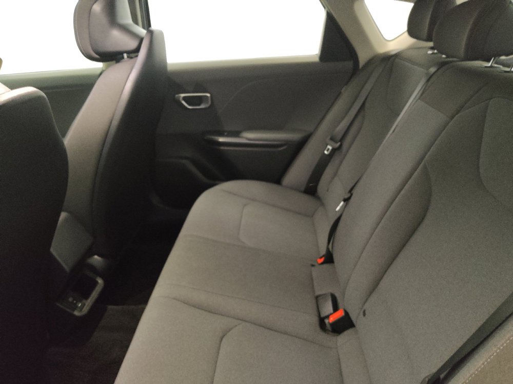 Used 2025 Kia K4 FWD image 18