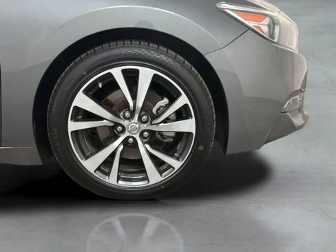 Used 2017 Nissan Maxima 3.5 SV FWD image 25