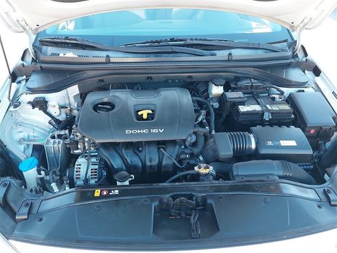 Used 2017 Hyundai Elantra SE image 26