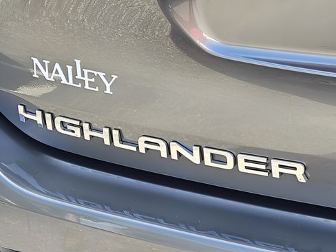 Used 2026 Toyota Highlander XLE AWD/4WD image 30